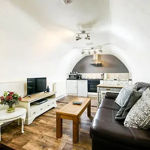 https://unique-1-bedroom-apartment-bath.tophotelsbath.com
