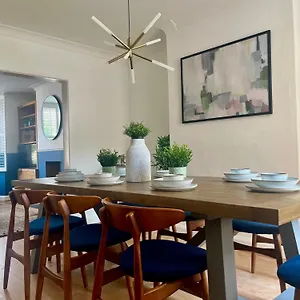 https://spacious-and-stylish-home.tophotelsbath.com